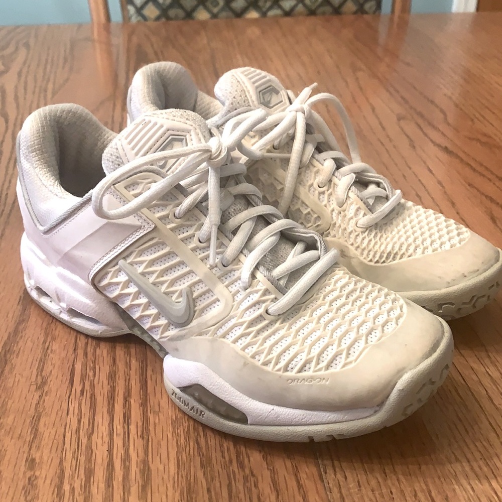 White Nike Air Max Basketball Athletic Sneakers Gem